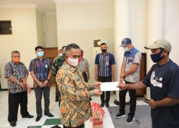 Tutup Posko Bantuan, Pemkot Tarakan Salurkan Kepada Warga Terdampak Tanah Longsor