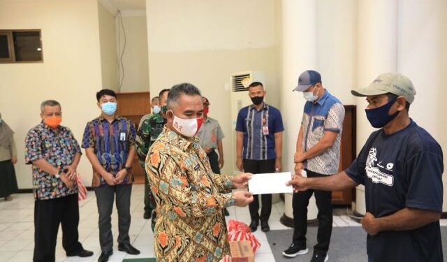 Tutup Posko Bantuan, Pemkot Tarakan Salurkan Kepada Warga Terdampak Tanah Longsor