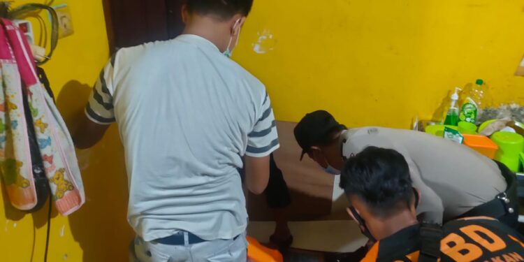 Sempat Gedor Pintu Kamar Mandi, Dibongkar Paksa, Ditemukan Siswa SMP Gantung Diri