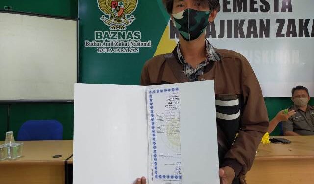 LPPOM MUI Provinsi Kaltara Serahkan Sertifikat Halal Kepada Sejumlah Pelaku IKM di Tarakan