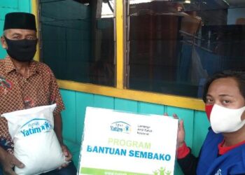 Salurkan Bantuan Bahan Pokok Kepada 40 Warga Lansia dan Dhuafa