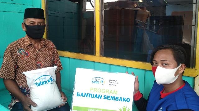Salurkan Bantuan Bahan Pokok Kepada 40 Warga Lansia dan Dhuafa