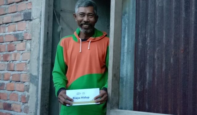 Salurkan Bantuan Biaya Hidup 24 Warga Lansia dan Dhuafa