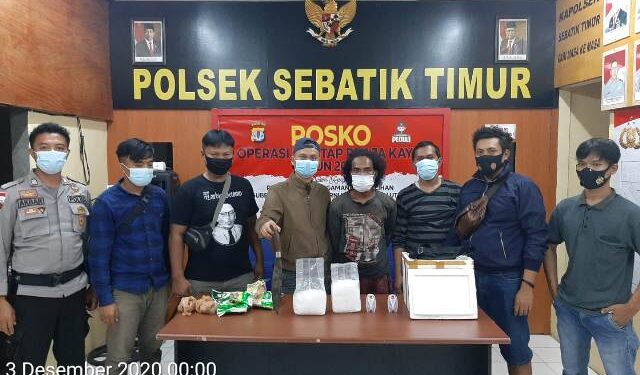 Sempat Dilempar Parang, Petugas Terpaksa Berikan Tindakan Tegas Terukur, Amankan 2 WNA Bersama Sabu 2,033 Kg