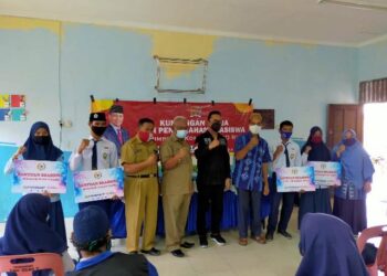 Salurkan Beasiswa dari Pemerintah Pusat, Hasan Basri Tunaikan Janji Berbuat Terbaik untuk Kaltara