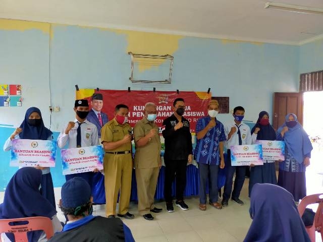 Salurkan Beasiswa dari Pemerintah Pusat, Hasan Basri Tunaikan Janji Berbuat Terbaik untuk Kaltara