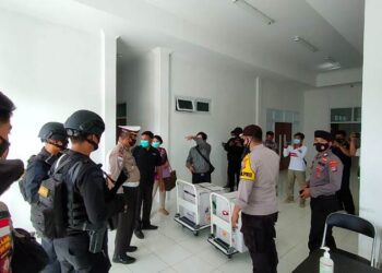 Aparat Kepolisian Kawal Ketat Pengiriman Vaksin Sinovac hingga di UPTD Instalasi Farmasi Kabupaten Malinau