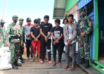 Satgas Pamtas Sebuku Amankan 7 Orang Pemuda dan 1,36 Gram Sabu