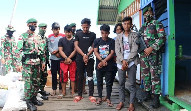 Satgas Pamtas Sebuku Amankan 7 Orang Pemuda dan 1,36 Gram Sabu