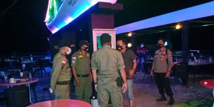 Lewati Batas Jam Buka, Sejumlah THM, Cafe dan Warkop di Sebatik Dibubarkan Aparat