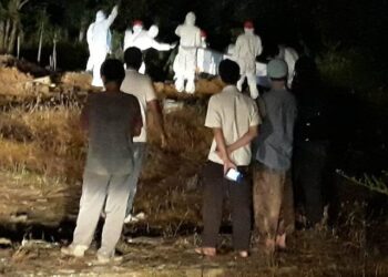 Dua Jenazah Konfirmasi Covid-19 Dimakamkan Malam Hari