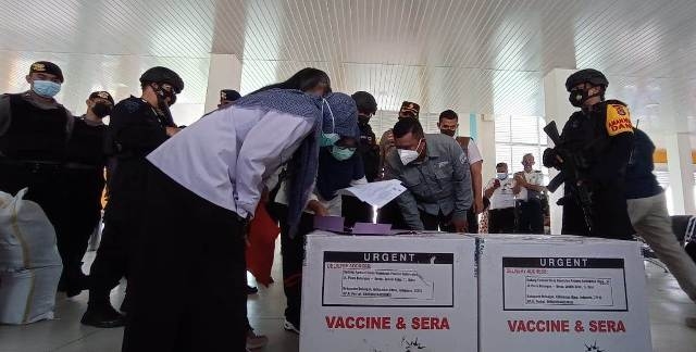 Vaksinasi Covid-19 Dimulai, 10 Pejabat Ikut di Vaksin. Ini Namanya