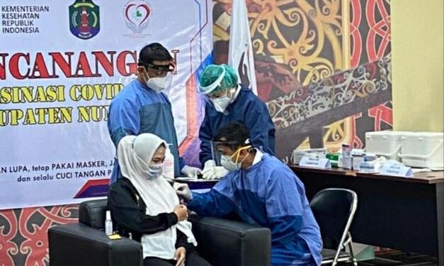 Bupati Laura Orang Pertama di Nunukan Disuntik Vaksin COVID-19