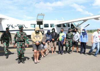 5 Warga Diamankan Satgas Pamtas Yonarhanud/16/SBC/3 Kostrad di Krayan. Diduga Edarkan Sabu