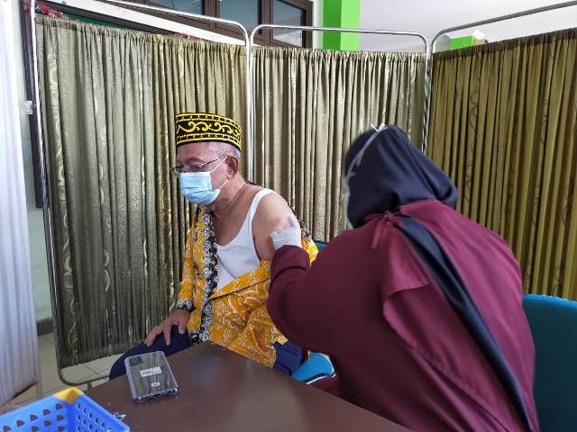 Wakil Wali Kota Tarakan dan Istri Ikut Vaksinasi Covid-19 di Puskesmas Gunung Lingkas