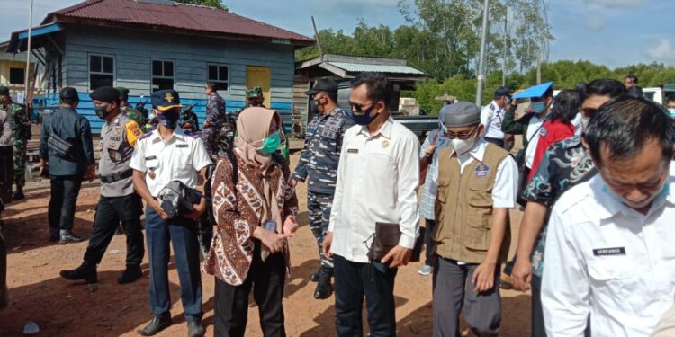 Sekda Nunukan Dampingi Asdep BNPP dan Direktur Kemenlu Tinjau Pemulangan WNI dari Malaysia