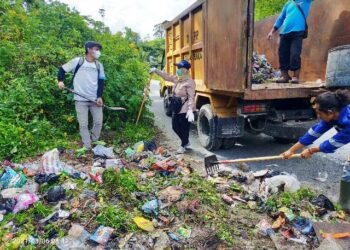 Bersihkan Hutan Lindung Gunung Selatan dari Sampah