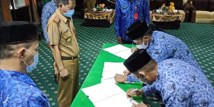Lantik Pejabat Fungsional dan P3K, Bupati Pesan Jaga Amanah dan Laksanakan Tugas Secara Benar