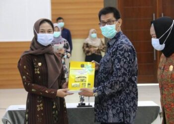 Bupati Nunukan Jadi yang Pertama Serahkan LPKD Tahun 2020