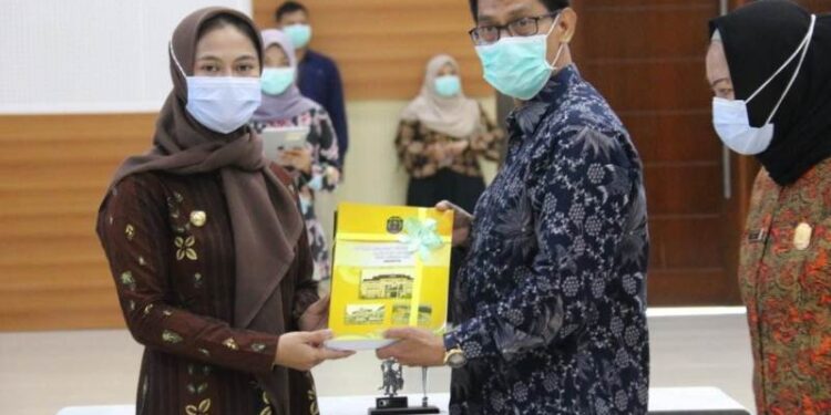 Bupati Nunukan Jadi yang Pertama Serahkan LPKD Tahun 2020