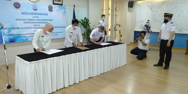 Tandatangani Nota Kesepakatan Bersama Pembangunan Lapter di Binuang, Bupati Laura Harapkan Segera Terealisasi