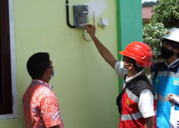 Tingkatkan Produktivitas Warga, PLN Terangi Desa Laban Nyarit