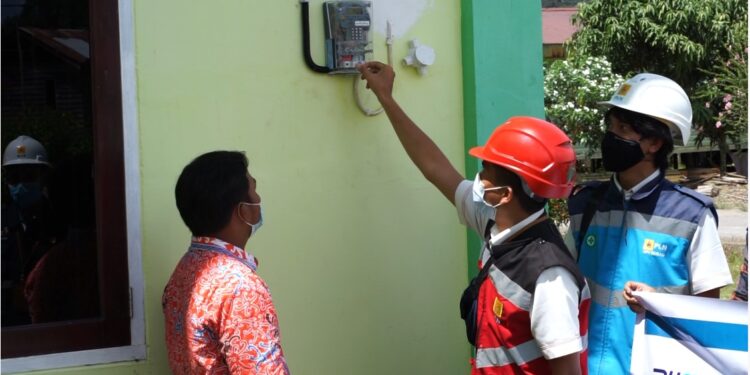 Tingkatkan Produktivitas Warga, PLN Terangi Desa Laban Nyarit