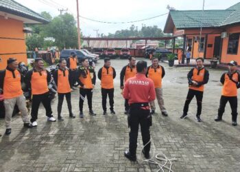 Latih Kemampuan Tim Fire and Rescue RSUD Tarakan Dalam Memberikan Pertolongan dari Ketinggian dan Pertolongan Dalam Ruang Terbatas