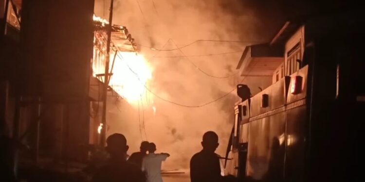 Belasan Rumah dan Toko di Pasar Lama Nunukan Dilahap si Jago Merah