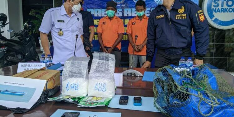 Kakek 69 Tahun Nekad Bawa Sabu 2 Kg, Aparat juga Amankan Satu Tersangka Lainnya