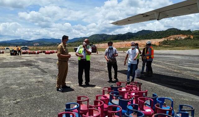 Pertamina Terbangkan LPG 12 Kg ke Krayan