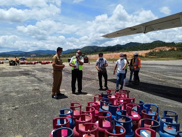 Pertamina Terbangkan LPG 12 Kg ke Krayan