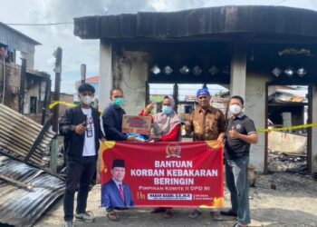 Peduli Kebakaran Selumit Pantai, Hasan Basri Serahkan Bantuan Kebutuhan Pokok