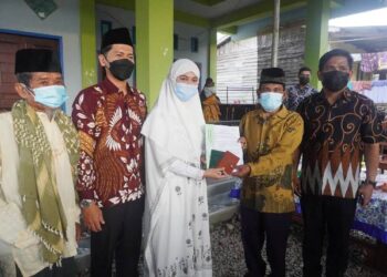 Safari Ramadan di Tulin Onsoi, Bupati Laura Serahkan 35 Buku Nikah