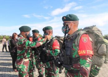 Pangdam VI/Mulawarman Lepas 450 Prajurit Yonif Raider 613/Raja Alam Tugas ke Papua