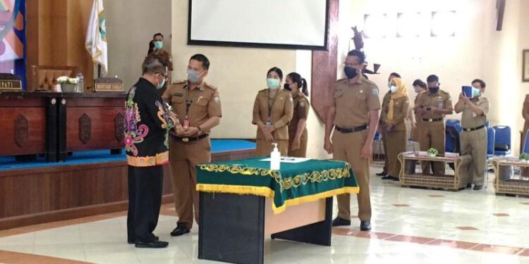 Serah Terima Memori Jabatan, Sekda Ernes Jabat Plh Bupati Malinau