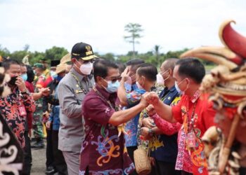 Kedatangan Gubernur dan Wagub Kaltara Disambut Antusias Masyarakat Malinau