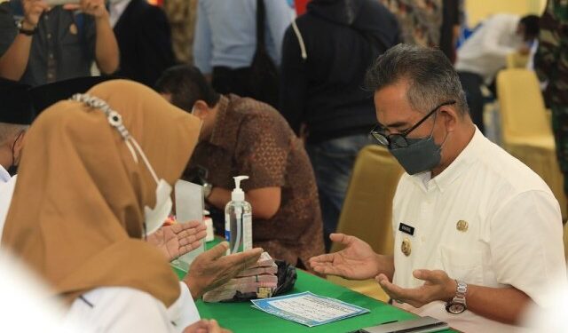 Wali Kota Khairul Berzakat, Harapkan Zakat Bisa Dimanfaatkan untuk Pengentasan Kemiskinan