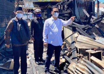 Hasan Basri Tinjau Lokasi Kebakaran Gunung Lingkas, Beri Bantuan Kepada Warga Terdampak