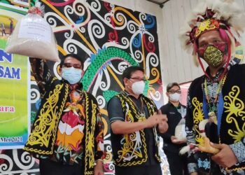 Gubernur Zainal Apresiasi Hasil Panen Padi Masyarakat Desa Long Sam