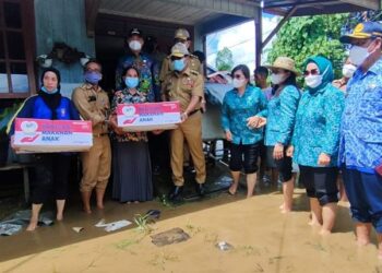 Gubernur dan Wagub Tinjau Lokasi Banjir di Malinau, Pemprov Kaltara Distribusikan Bantuan Makanan