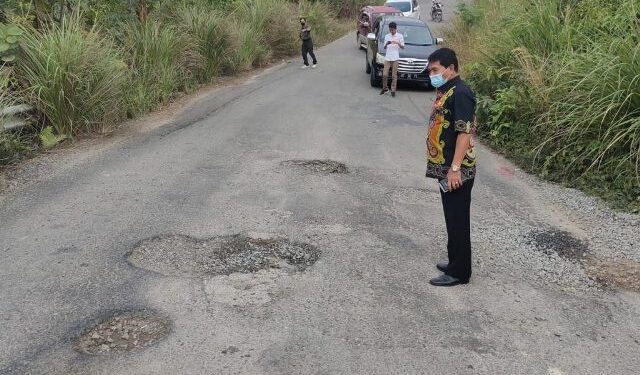 Gubernur Zainal ingin Jalan Berlubang di Sepanjang Km 9 Diperbaiki