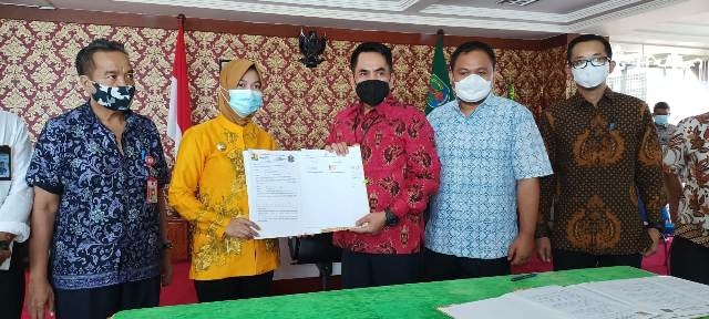 Terima Hibah BMN, Bupati Laura Berharap Bantuan Terus  Berlanjut