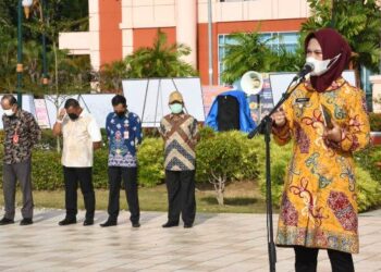 Hari Pertama Kerja, Bupati Laura dan Wabup Hanafiah Apel Pagi, Dilanjutkan Melihat Ujicoba Aplikasi SI BAPAK TIRI HEBAT