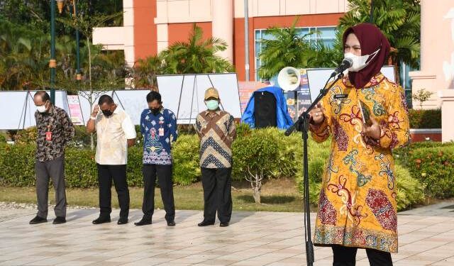 Hari Pertama Kerja, Bupati Laura dan Wabup Hanafiah Apel Pagi, Dilanjutkan Melihat Ujicoba Aplikasi SI BAPAK TIRI HEBAT
