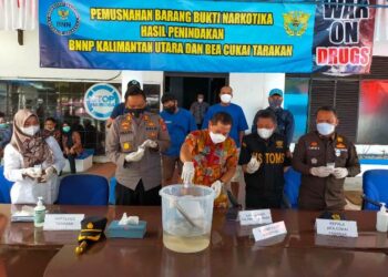 Tangkap Dua Tersangka, Barang Bukti 330 Gram Sabu Dimusnahkan