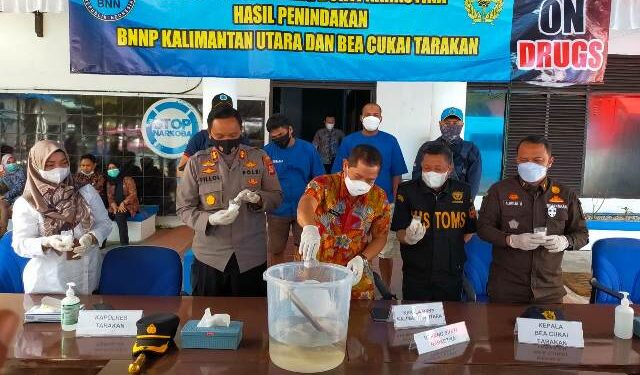 Tangkap Dua Tersangka, Barang Bukti 330 Gram Sabu Dimusnahkan