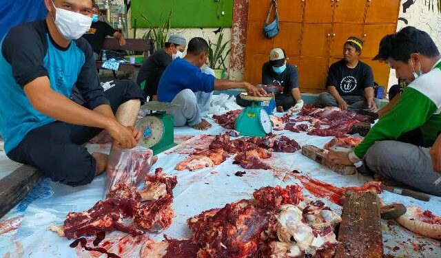 Animo Jemaah Tinggi, Masjid Al-Amin Potong 5 Ekor Sapi dan 8 Ekor Kambing