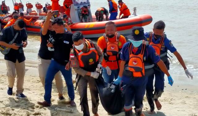 Gelar Latihan SAR Gabungan Penanganan Kebakaran Kapal, Libatkan 80 Personel dan Peralatan SAR di Laut