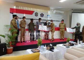 Bupati Nunukan Serahkan Bantuan Jaring Pengaman Sosial Covid-19